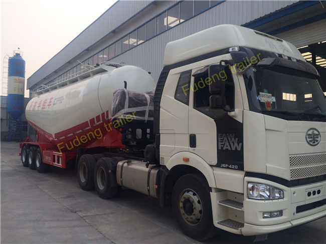 45m3 Pneumatic Dry Bulk Cement Tanker Trailer With Diesel Engine