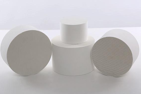 Car Honeycomb Ceramic Filter Plate , porous ceramic For Catalytic Converter