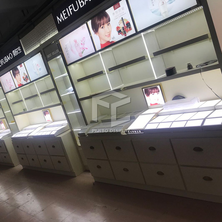 T4 LED Lighting Cosmetic Store Display Cabinet 5mm Thick MDF
