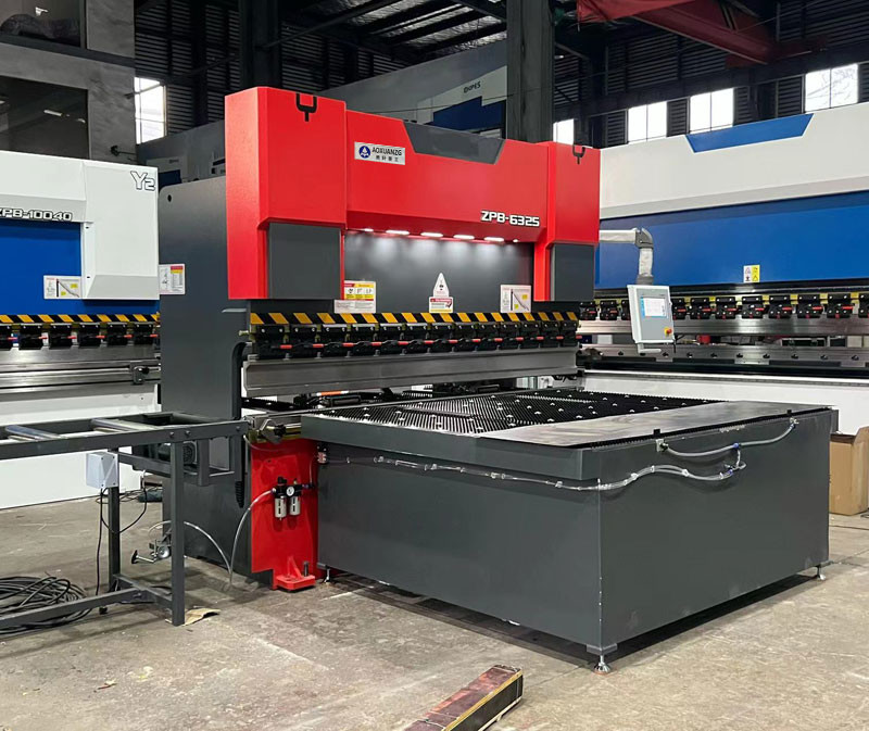 Batch Parts 63T2500MM Press Brake Machine CNC Press Bending Brakes With Feed Platform