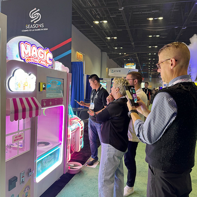 Automatic Arcade Vending Machine Cotton Candy Vending Machine For Mall And Park