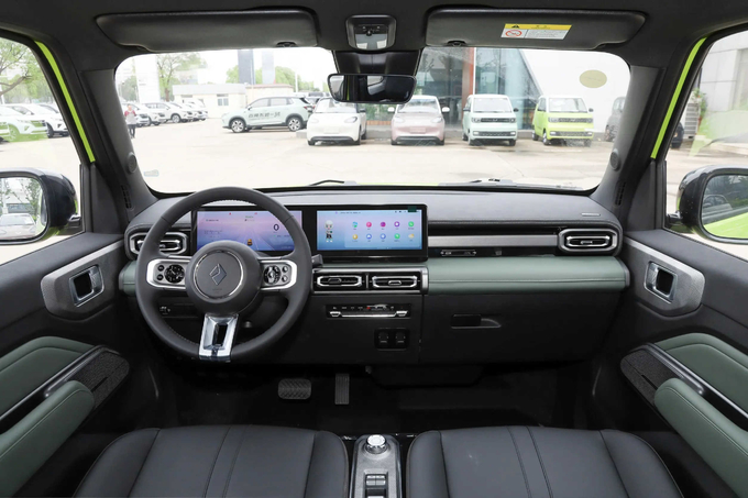 Electric Car China Baojun Jep Model 5 Seats 303KM Battery Life