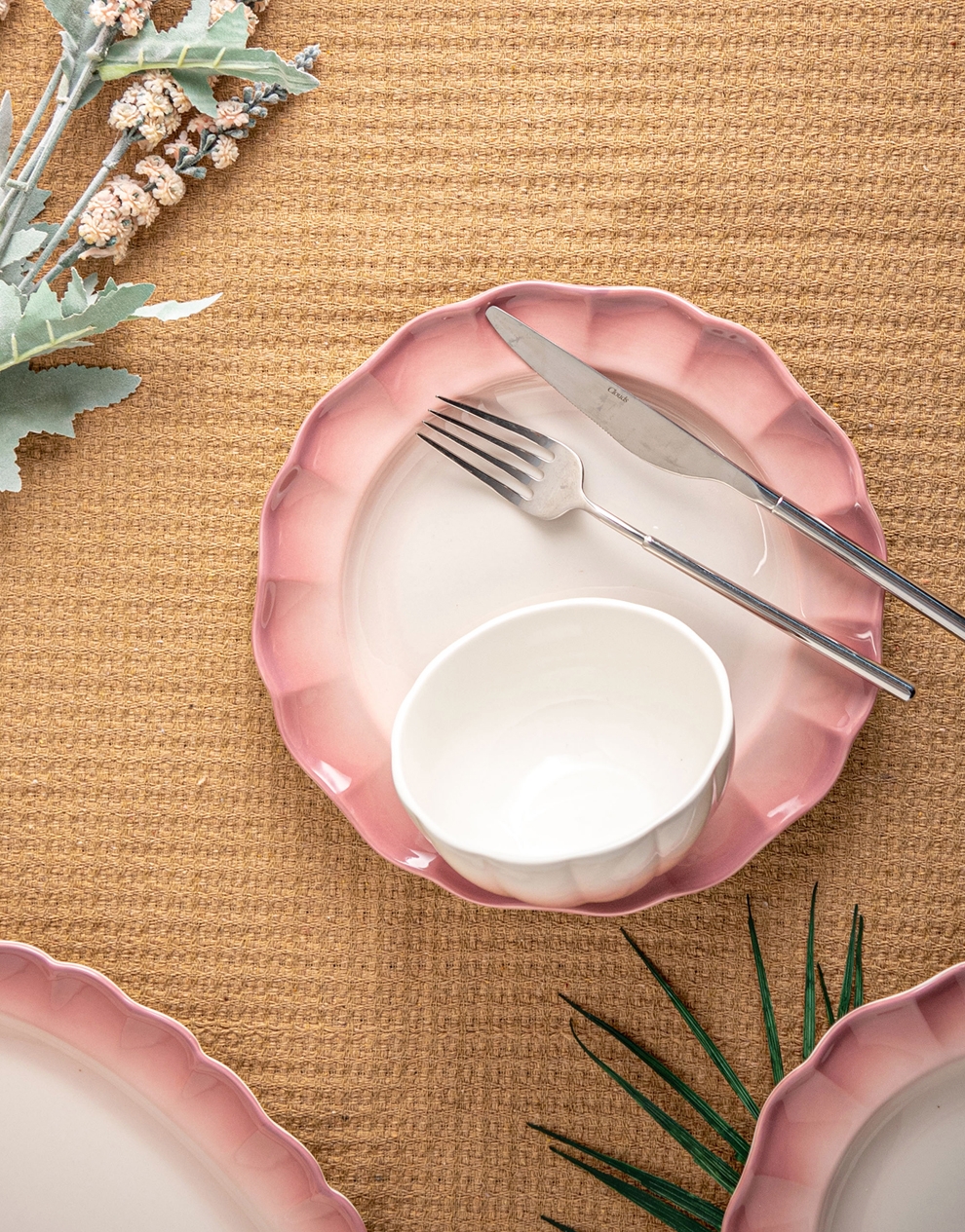 Stunning Pink Ceramic Plates 6-Piece Dinnerware Set For Special Occasions And Presents