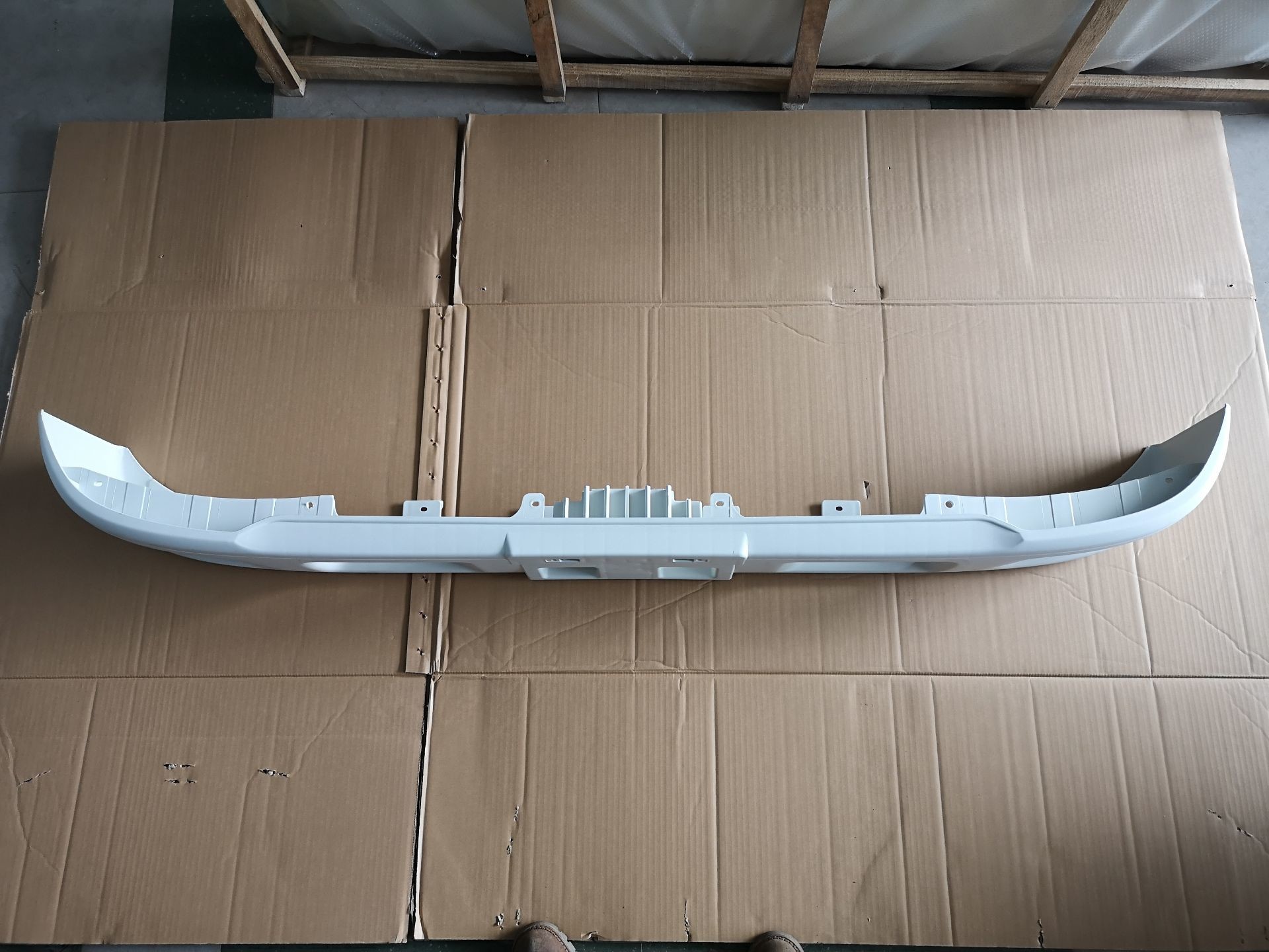 Polypropylene NLR NMR Front Bumper 8974068204 White Color Without Fog Lamp Dismountable Cover