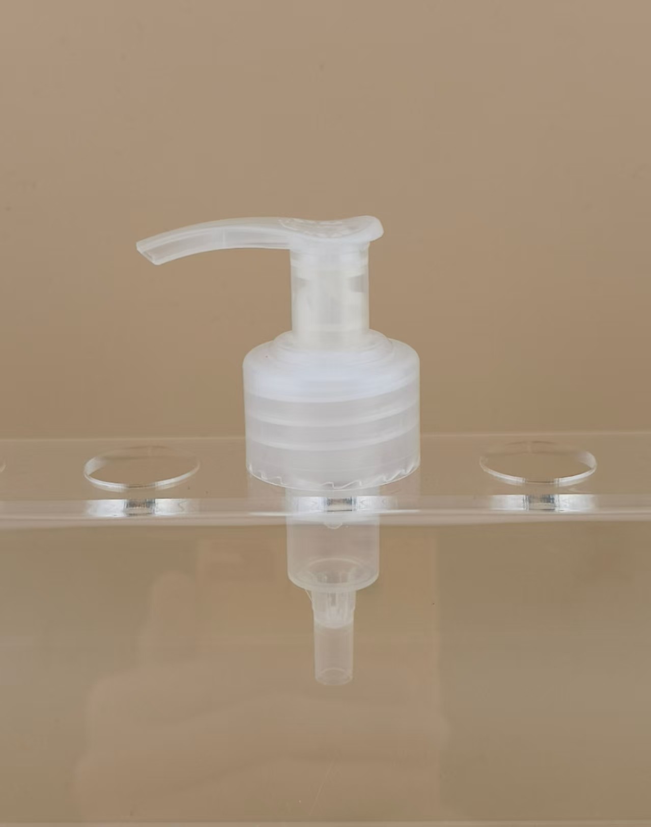 White Lotion Pump Left-Right Lock K204-1 for Skincare
