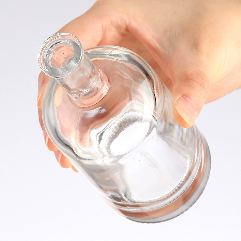 750ml Clear Glass Cylindrical Vodka Wine Bottle with Cork Made by Chinese Liquor Bottle