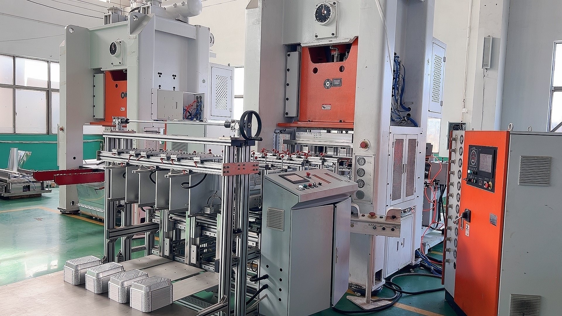 26KW 4-5 Cavities Aluminum Pot Making Machine With Siemens Motor
