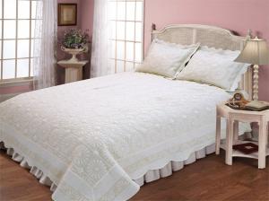 Wholesale Microfiber Embroidery Double Bed Quilt Covers , Plain Color Design Quilted Bed Covers from china suppliers