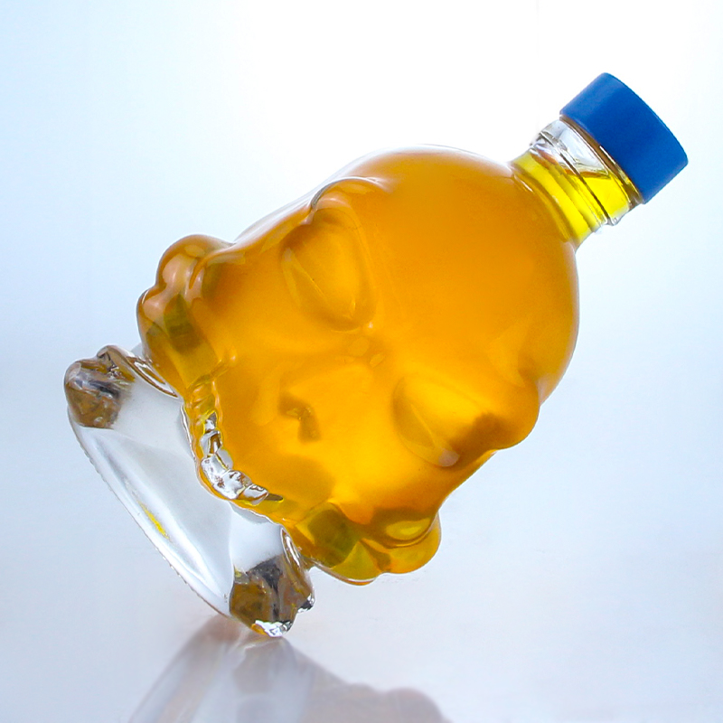 Decal Surface Skull Shape Glass Liquor Bottle for Whisky Vodka Brandy Aging Technique