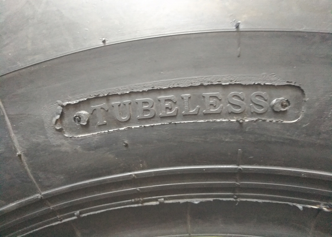 Industrial Off Road Truck Tires 15.5-25 16PR Well Self Cleaning For Road Graders