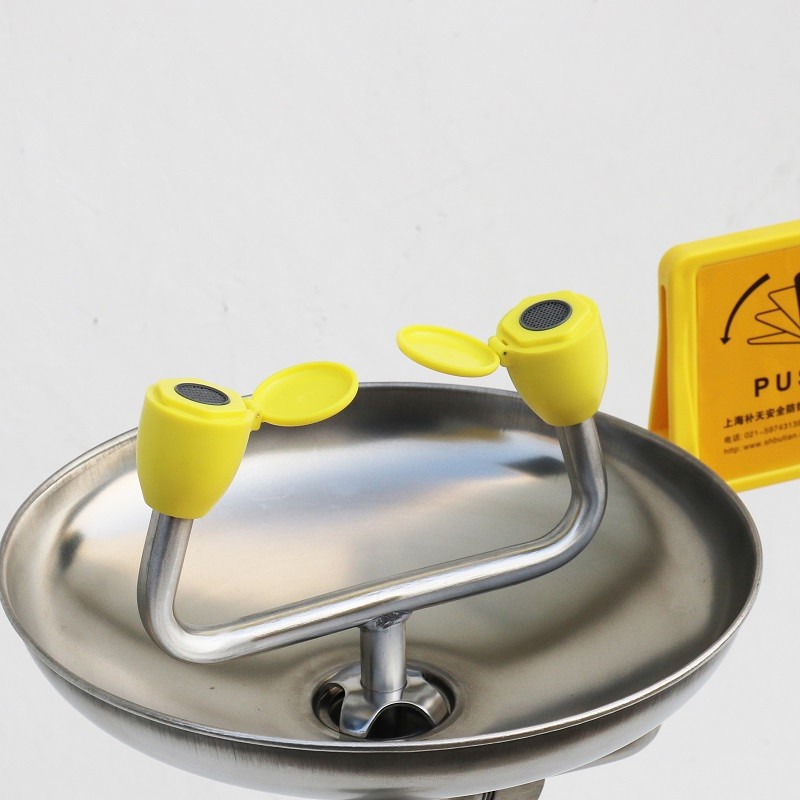 Stainless Steel Classic Wall Mounted Eyewash Station for labs Safety Equipment