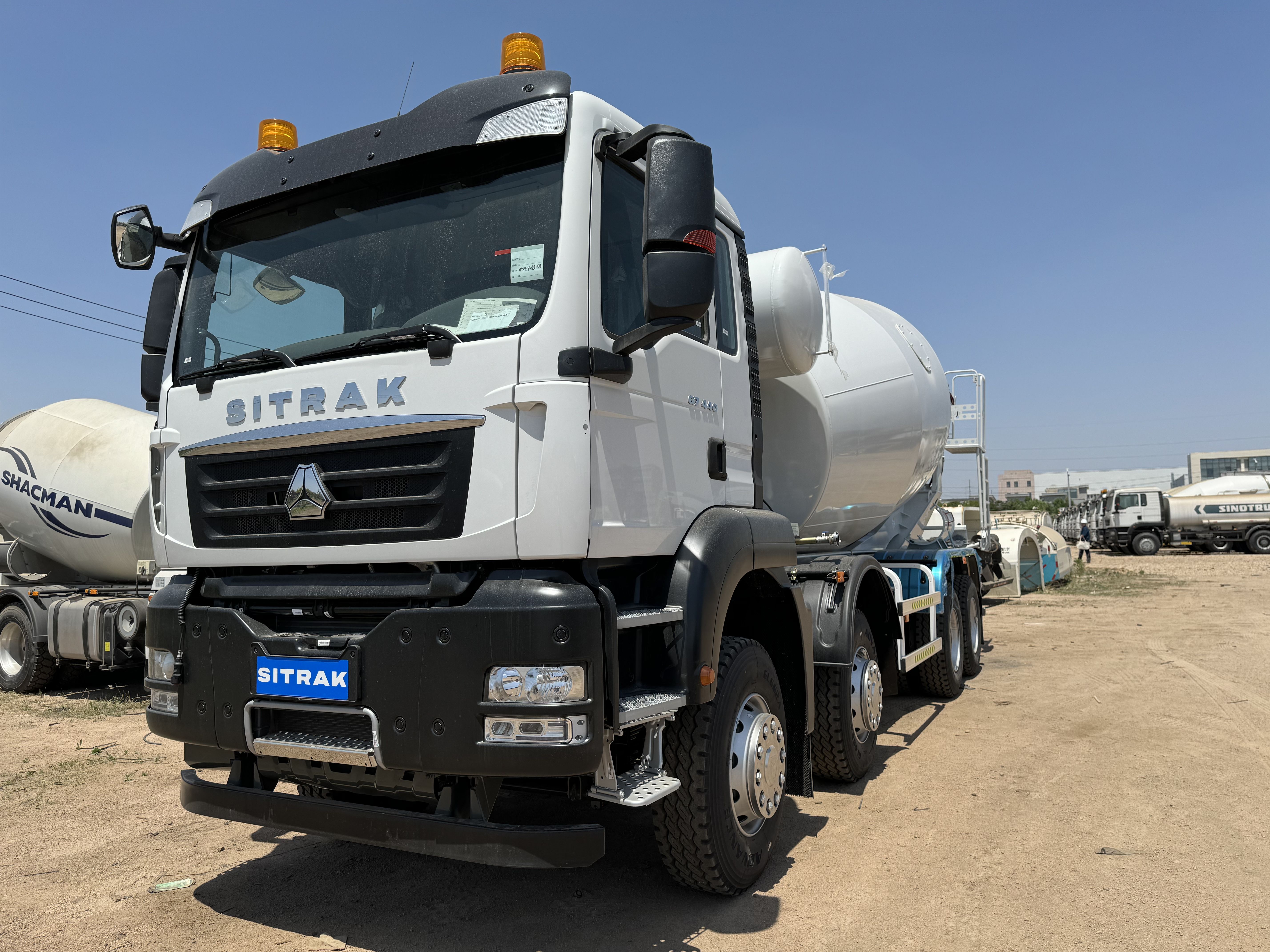 12 Cubic Meters HOWO Concrete Mixer 6x4 Self Mixing Concrete Truck