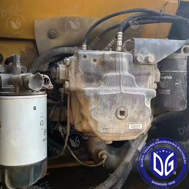 Reliable Performance USED PC220-8 Excavator With Advanced Transmission System