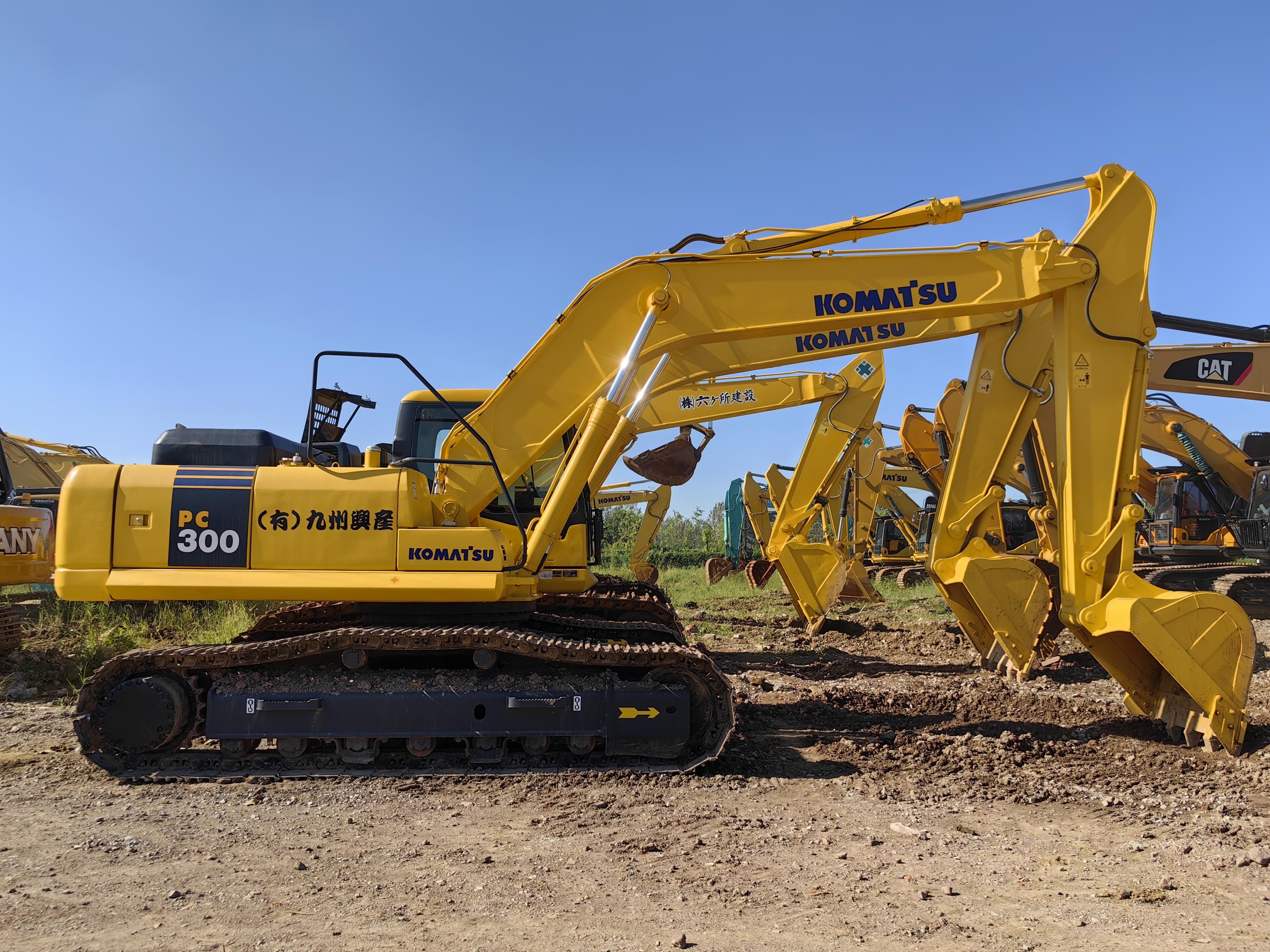 154 KW Pc300 Used Komatsu Excavators 1.8m3 Bucket Crawler Hydraulic Excavator Backhoe