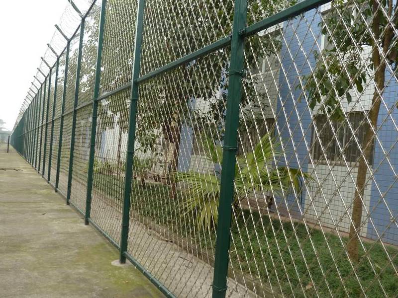 welded-razor-mesh-fence-factory