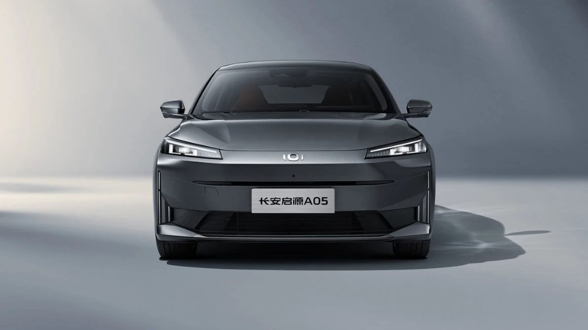 Power-saving Changan QIYUAN A05 Hybrid Car Touch Screen and ACC Cruise Control for Efficiency