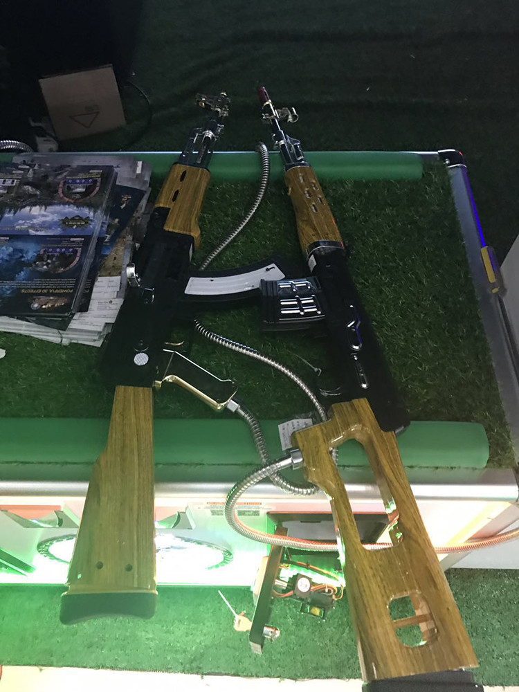New Shooters Aliens Luxury four People High quality accessories Video entertainment equipment for sale
