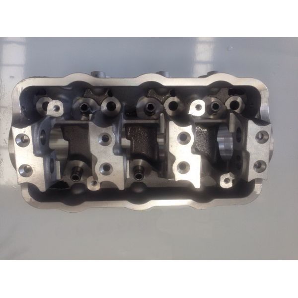 SUZUKI ST90 F8B 8V / 4CYL Engine Valve Cylinder Head 11110 - 73002