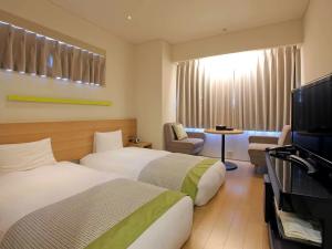 Wholesale Micronesia small hotel inner design of furniture by wood bed with TV cabinet and loveseat sofa chaise from china suppliers