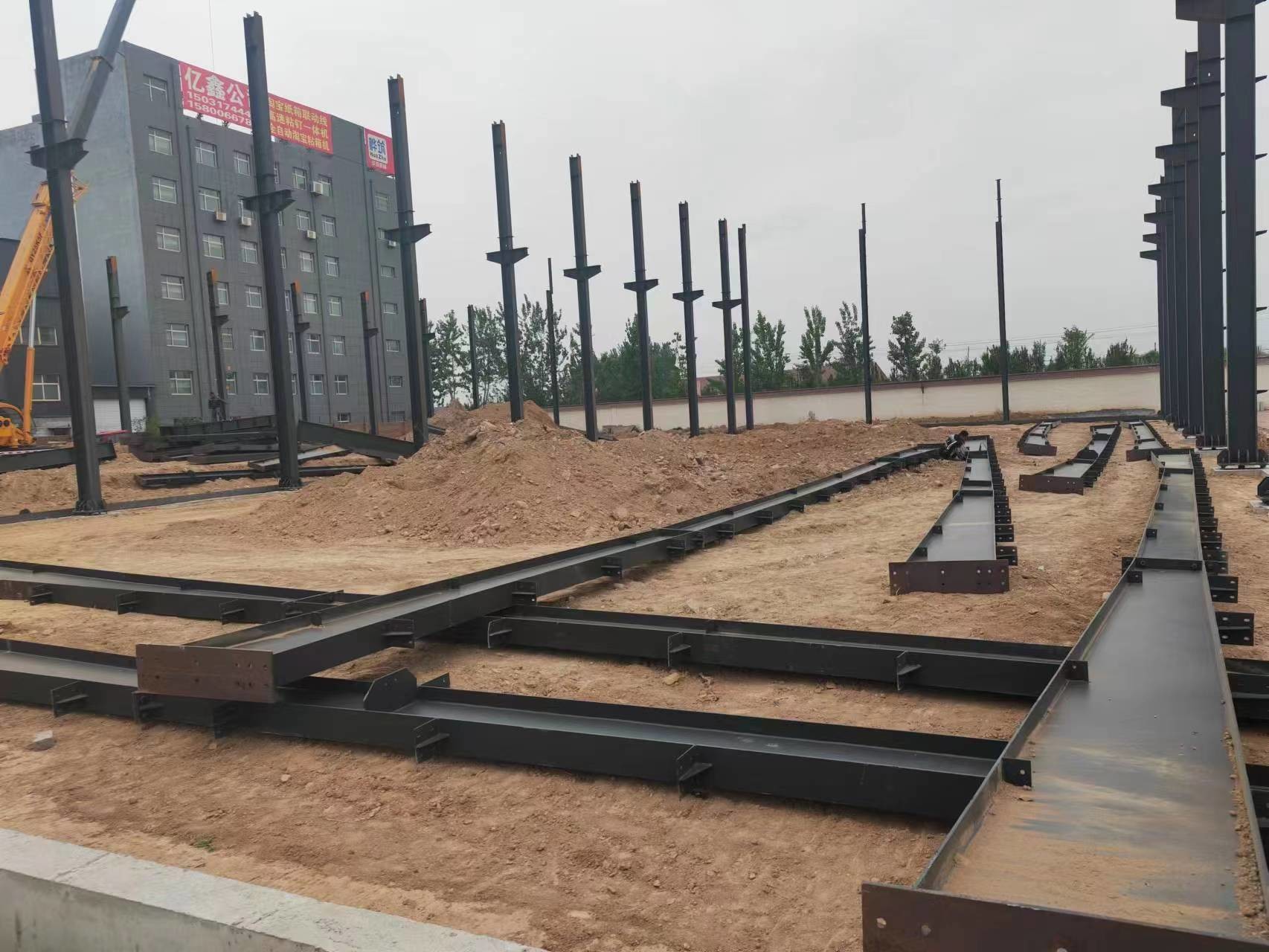 Robust Prefab Steel Warehouse With Rolling Door