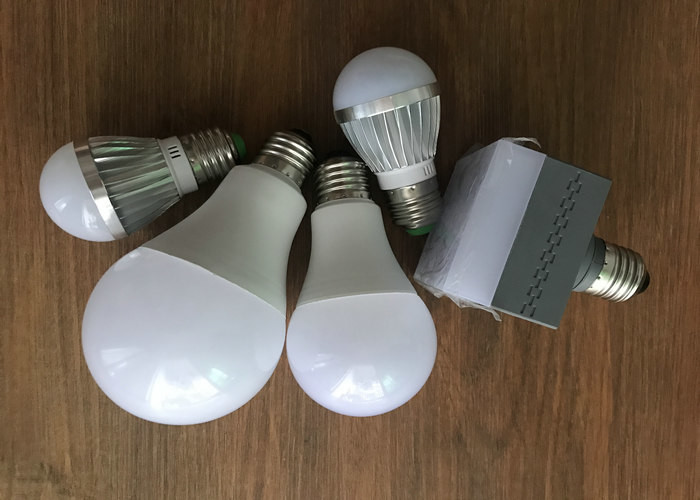 Plastic + Aluminum LED Bulb 80Ra 6000K 20W SMD 2835 1600LM CE ROHS