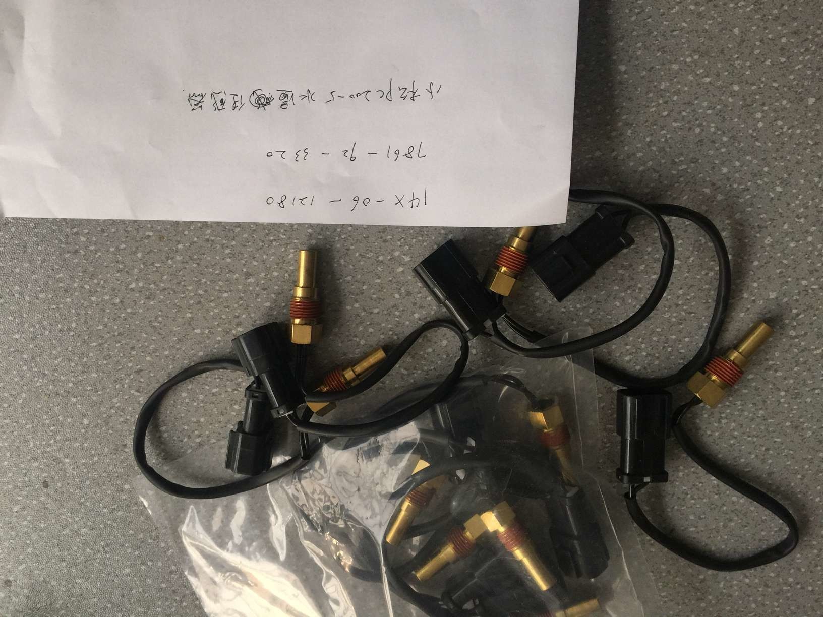 PART NO.: 14X-06-12180 / 7861-92-3320 SENSOR,WATER TEMPERATURE USE FOR KOMATSU BULLDOZER D85ESS-2A D65P-12
