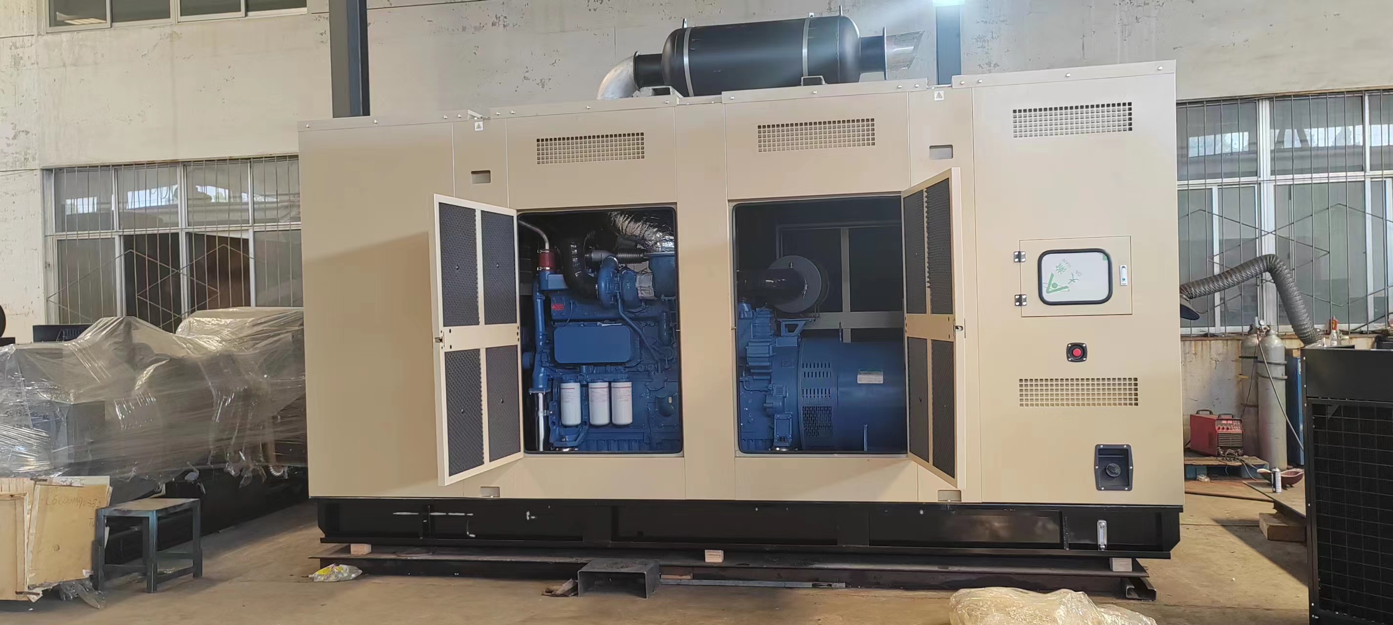 800KW Guangxi Yuchai Diesel Generator Set with Air Filter and Water Cooling System