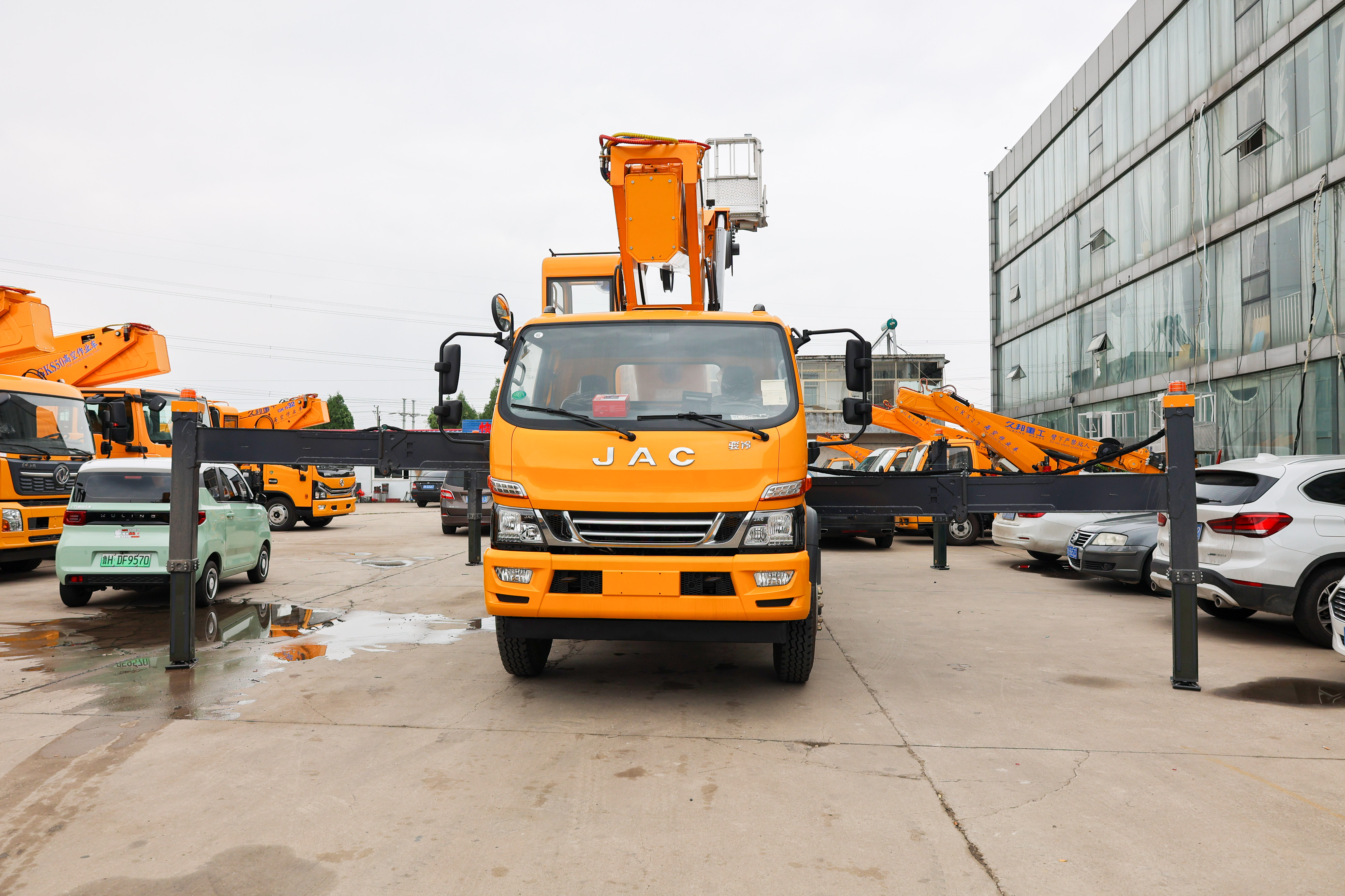 cheap price Jianghuai 40m aerial work vehicle telescopic boom Aerial work lifting equipment with basket