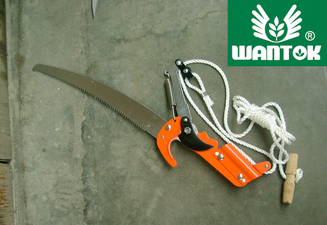 Effortlessly Trim Branches with Steel Curved Extendable Tree Pruner Telescopic Pole Saw