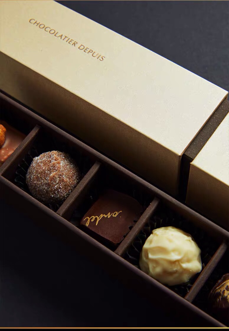 Customized Christmas Sweet Boxes Empty Assorted Truffle Cardboard Chocolate Packaging