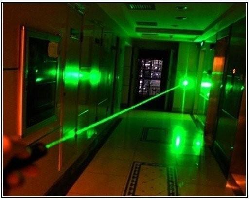 New Long Distance 1000mw 1W Focusable Green laser pointer the Brightest Burning