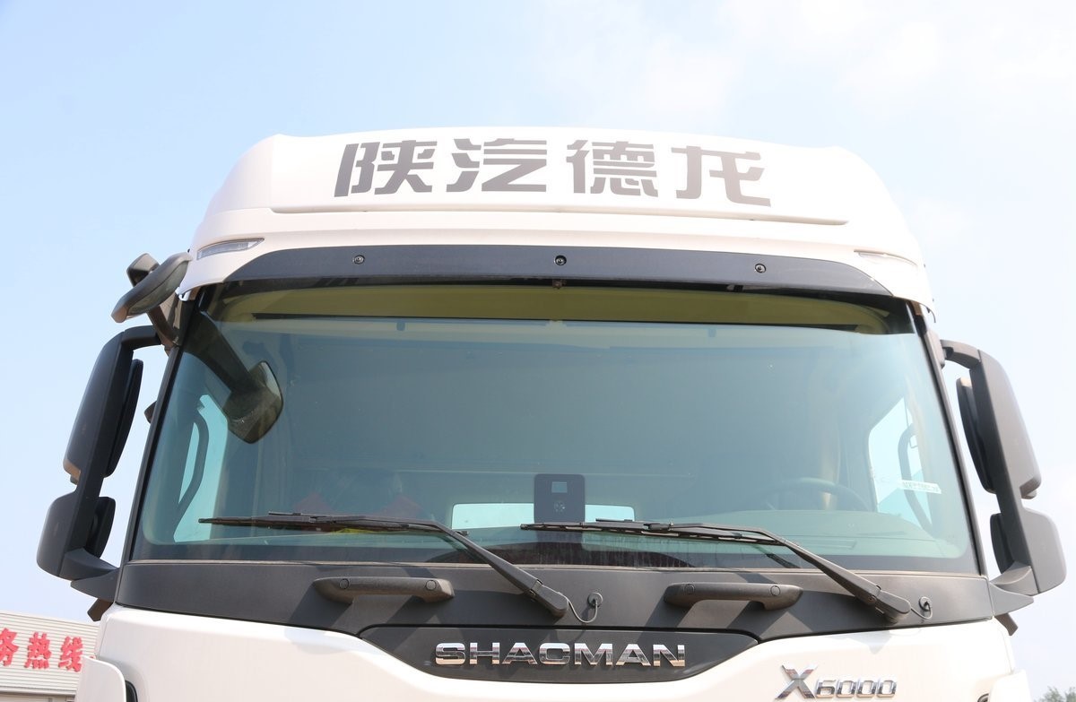 Shacman Tractor Truck Delong X6000 6X4 4X2 With Ultra-Low Fuel Consumption