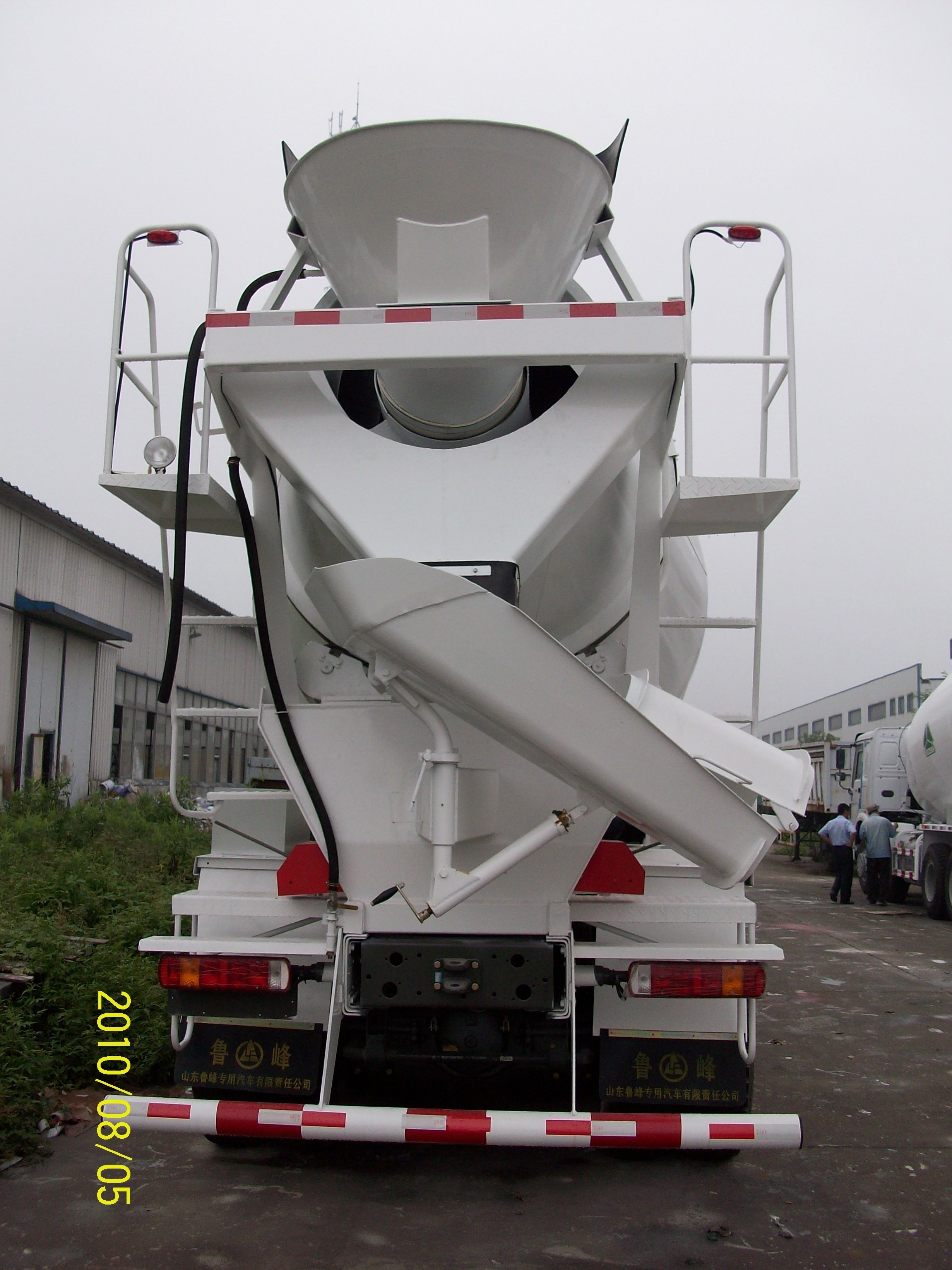 Heavy Duty HOWO 8*4 12 CBM Mini Concrete Mixer Truck Diesel High Operating Efficiency