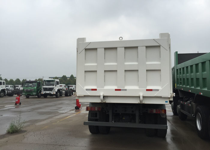 LHD 371HP Sinotruk Howo Dump Truck Tipper Dump Truck 6200 * 2300 * 1600mm Cargo Body