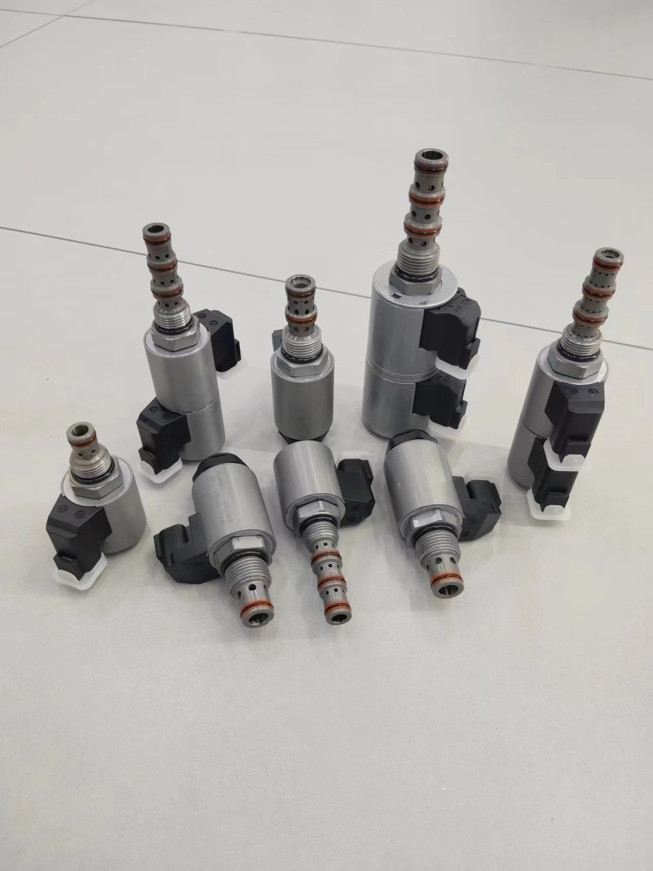 Cartridge Solenoid Hydraulic Valve 24v 3 Way 5 Position Directional Control Valve