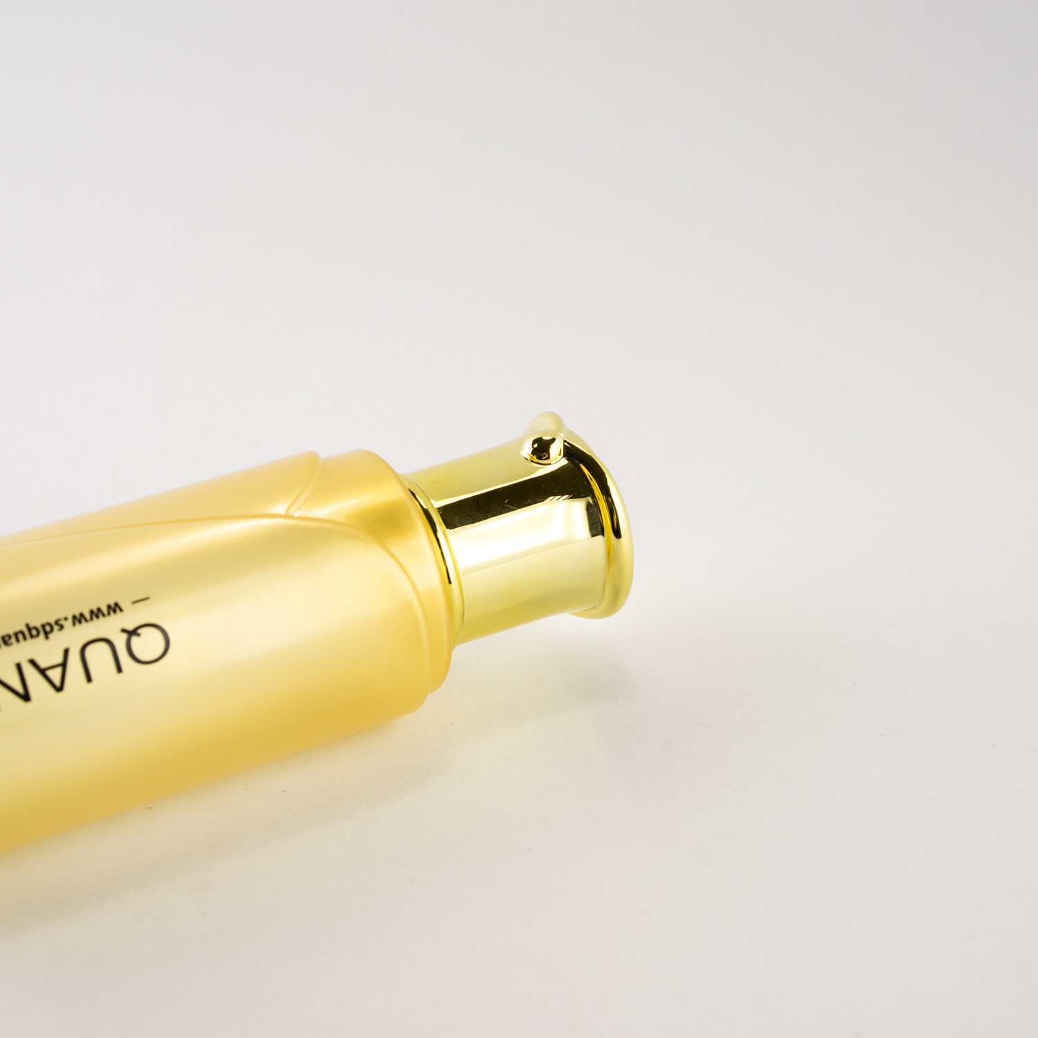 120ml Plastic Pump Bottles Emollient Water With Gold Lid
