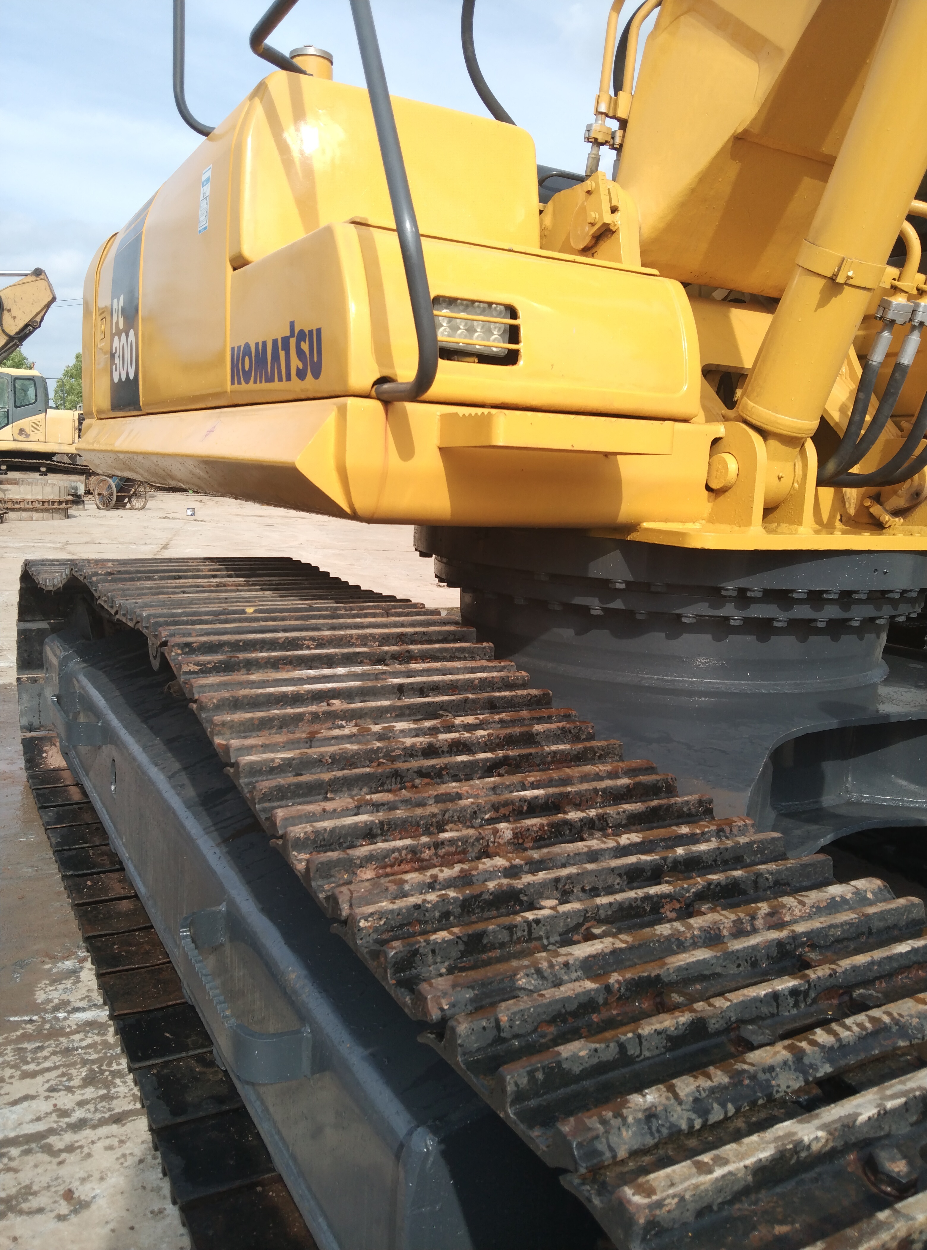Used Komatsu PC300-7 Excavator with 180 kW Engine Power Hydraulic Crawler Digger