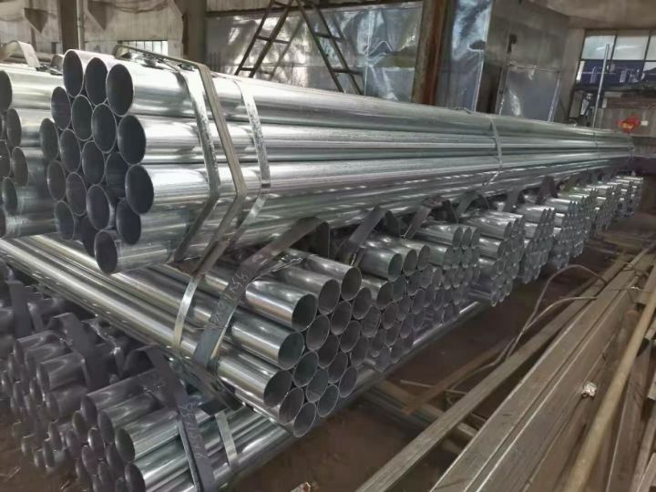 ISO9001 High Quality Q215 Q235 Material Galvanized Steel Pipe Round/Square