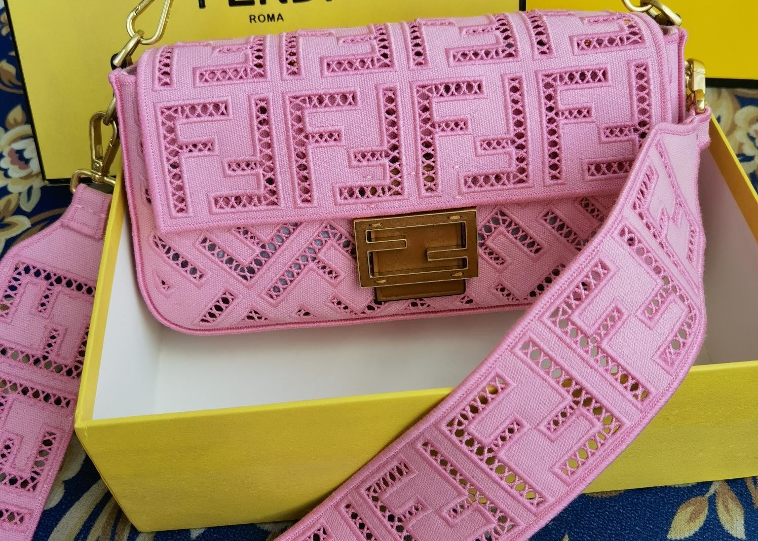 Newest Baguette Bag Embroidery Series Cross-Body Bag F Letters Pattern Embroidered Straps Bag