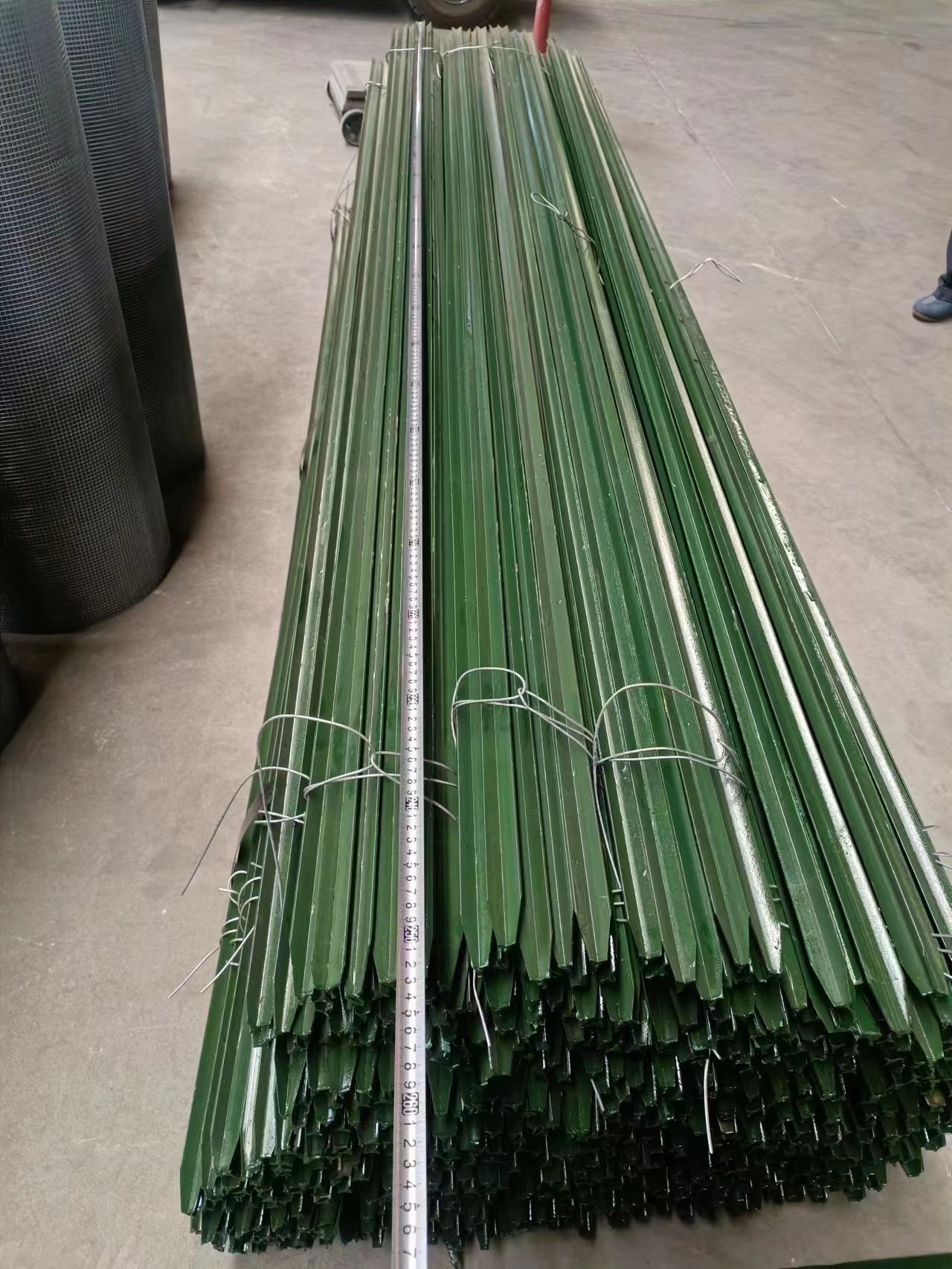 Green Coated 12 Foot Metal Fence Posts for Fenc Thick Hot Dipped Galvanized Star Picket