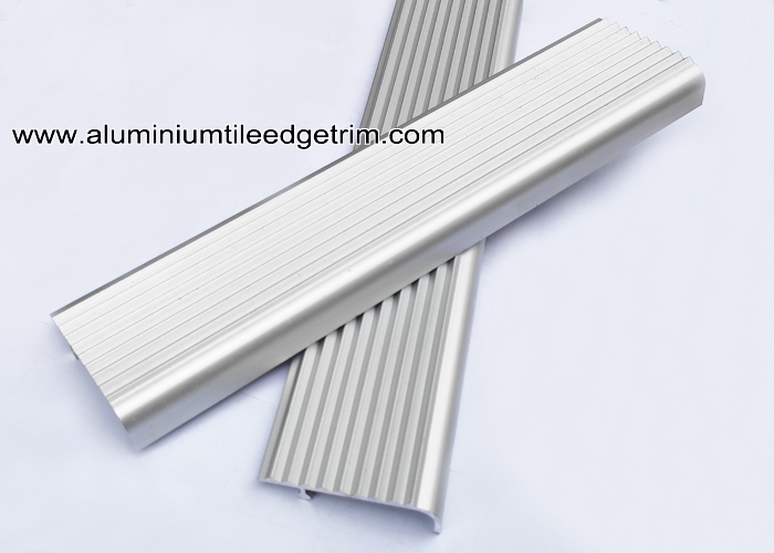 extruded aluminum stair nosing