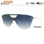 Sunglasses in fashionable design,made of plastic ,suitable for men and women