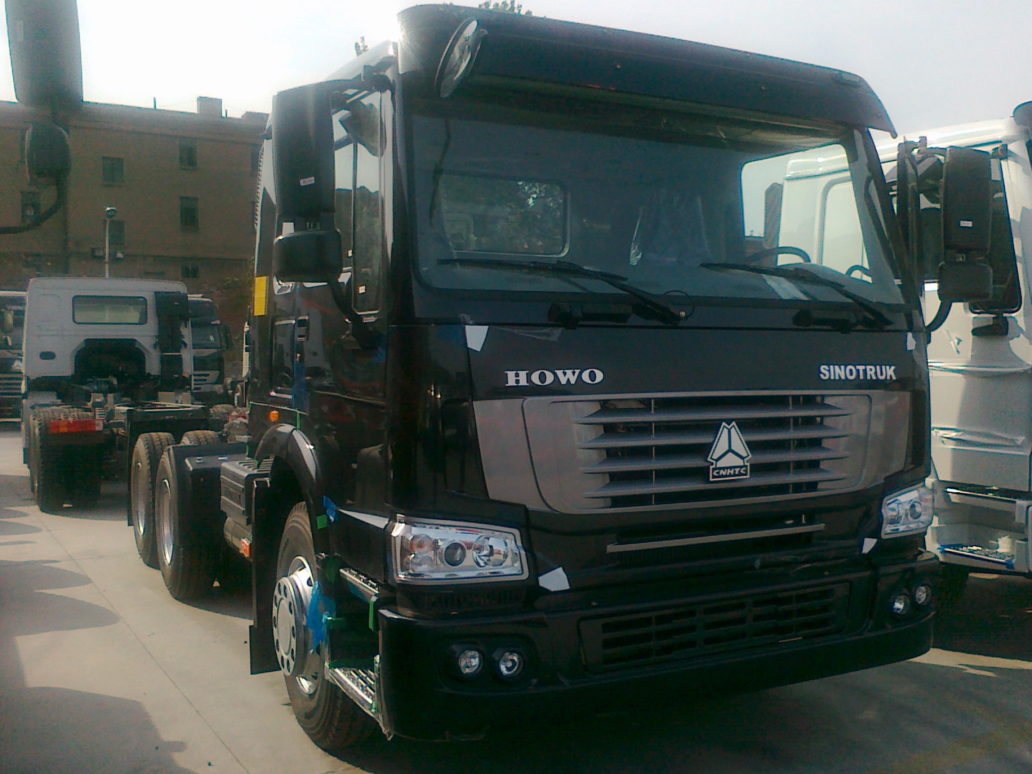 Low Fuel Consumption Tractor Head Trucks With High Roof Cab Tractor Truck