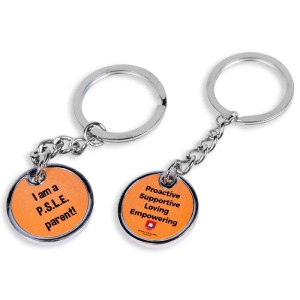 Stylish Trolley Coin Keychain – The Perfect Blend of Functionality and Design