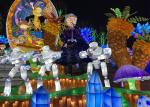 Large Dinosaur Fabric Chinese Lanterns Show Workers Customize Dinosaur Park To