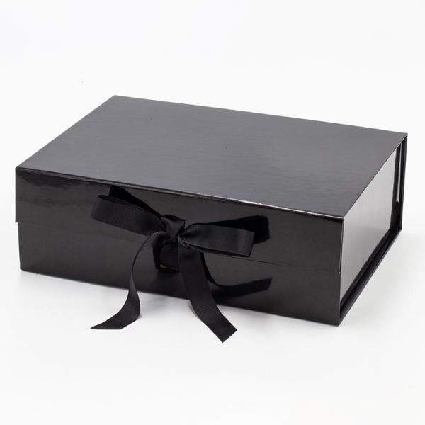 Quality Black 2mm Clothing Hard Gift Boxes Glossy Varnish With String Handle for sale